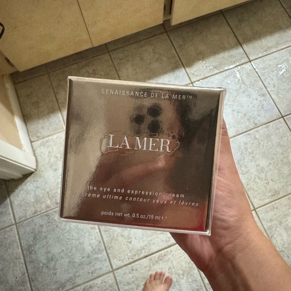 La Mer Eye Cream in Shiny Silver Box